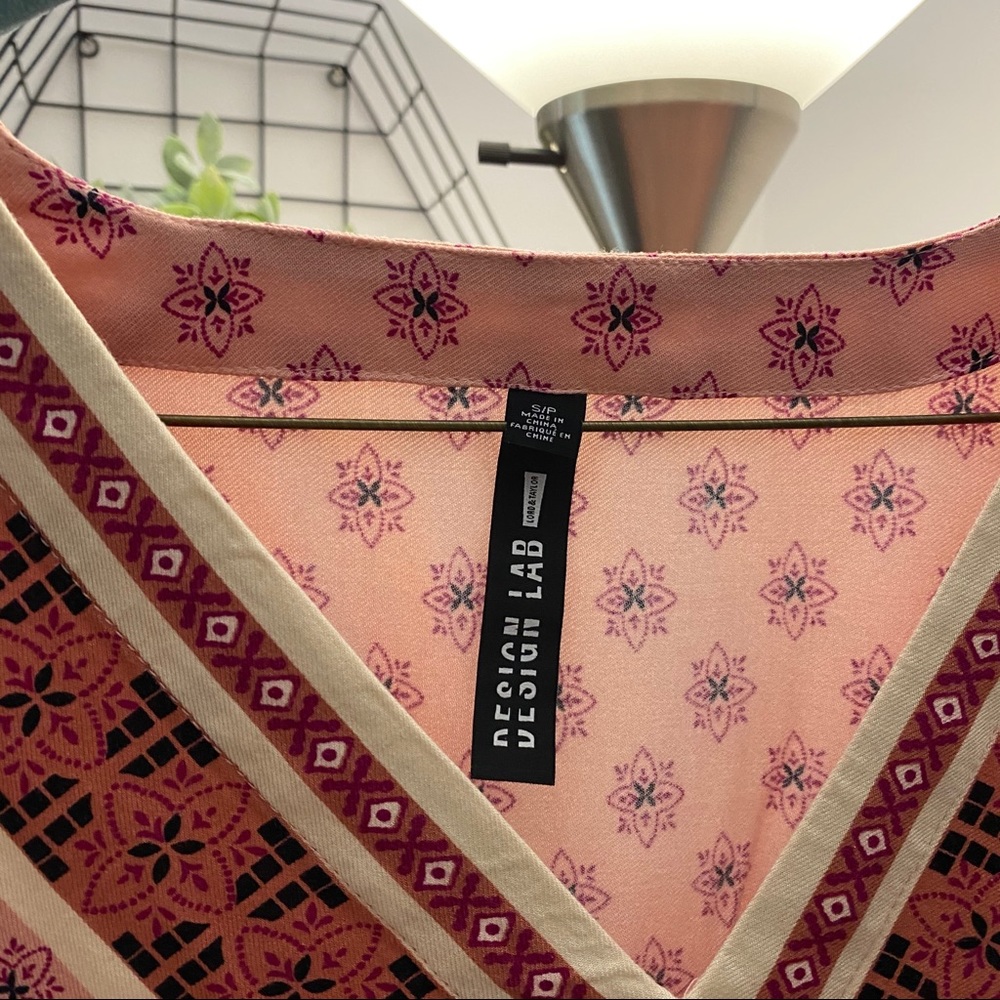 blouse - Picture 2 of 3